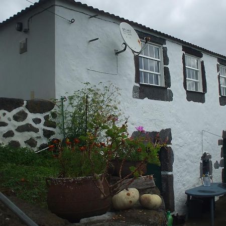 Adega Do Batista Villa Calheta  Bilik gambar