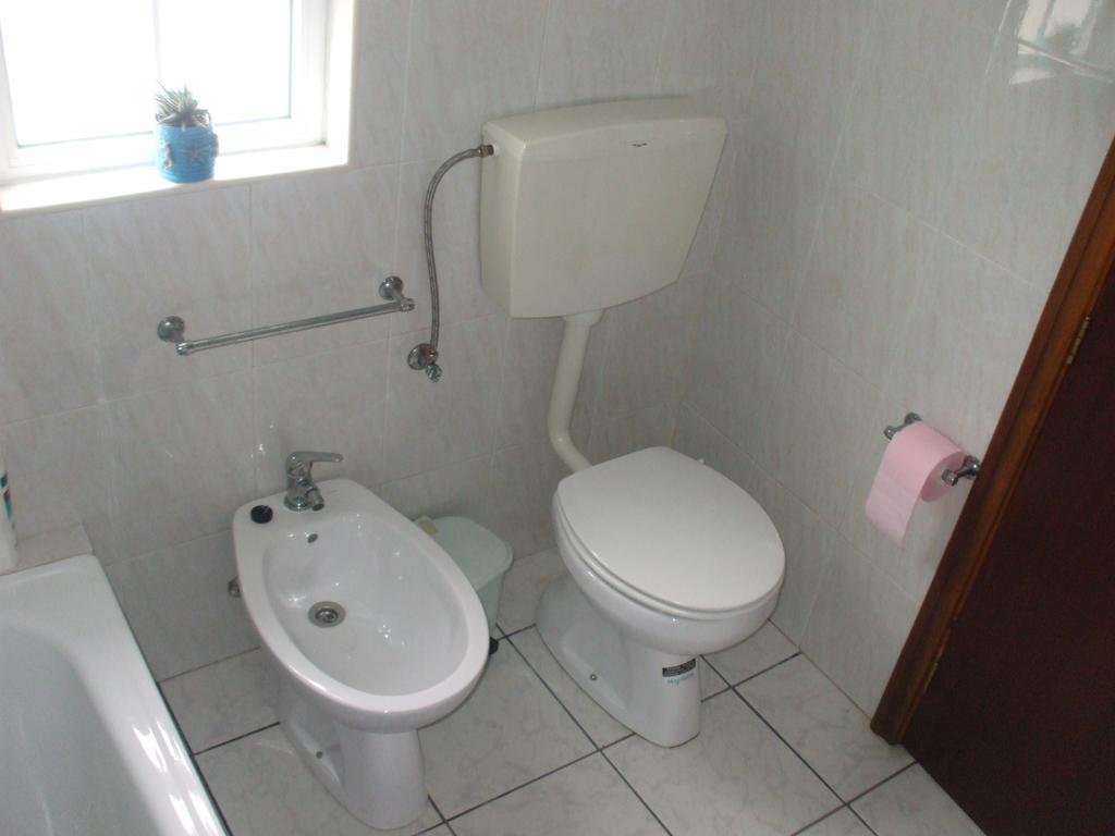 Adega Do Batista Villa Calheta  Bilik gambar